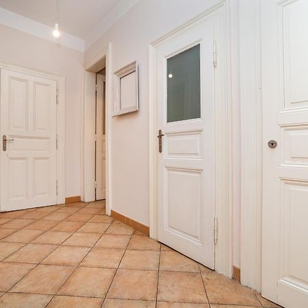 Large And Modern Apartment In The Heart Of Прага Экстерьер фото
