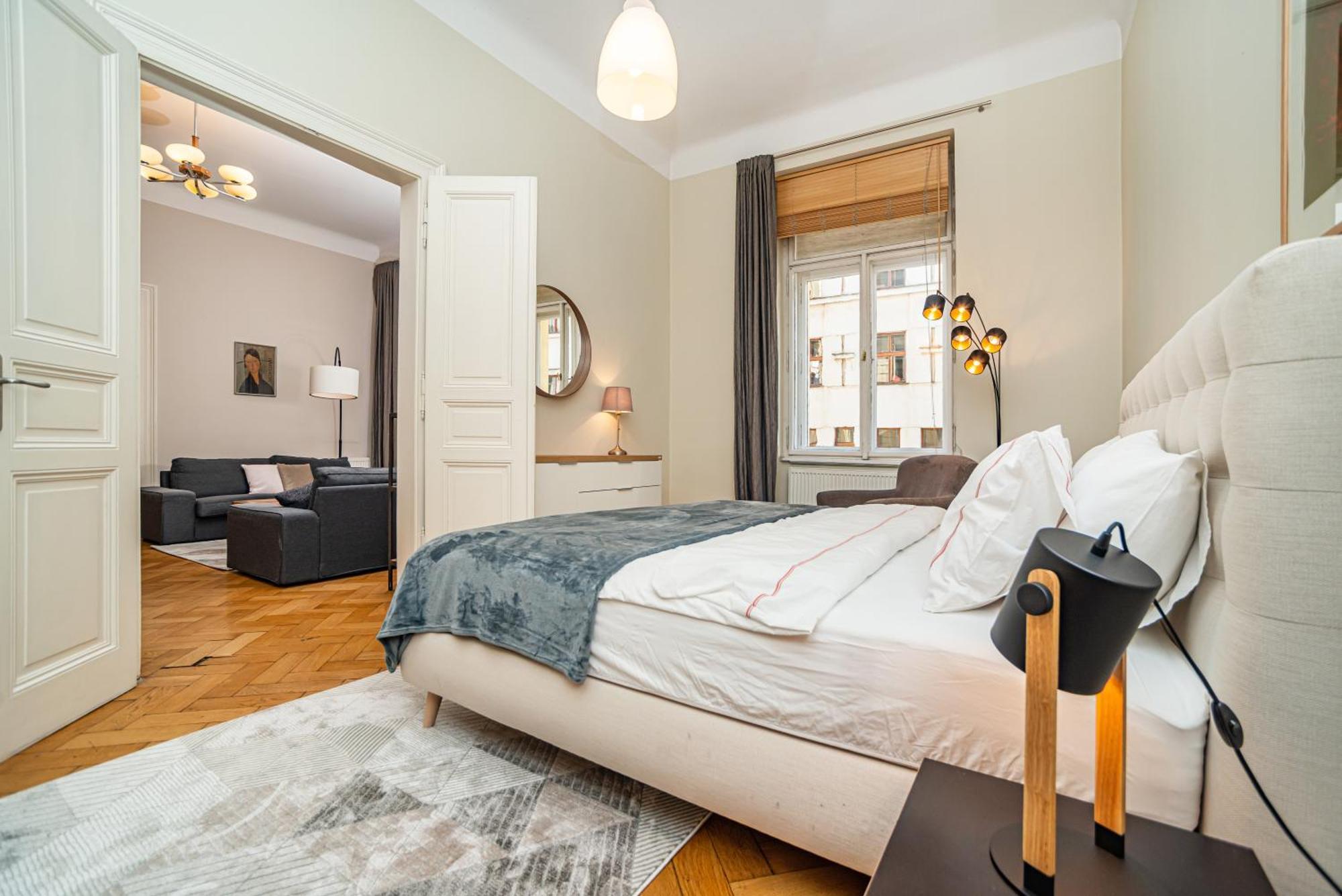 Large And Modern Apartment In The Heart Of Прага Экстерьер фото