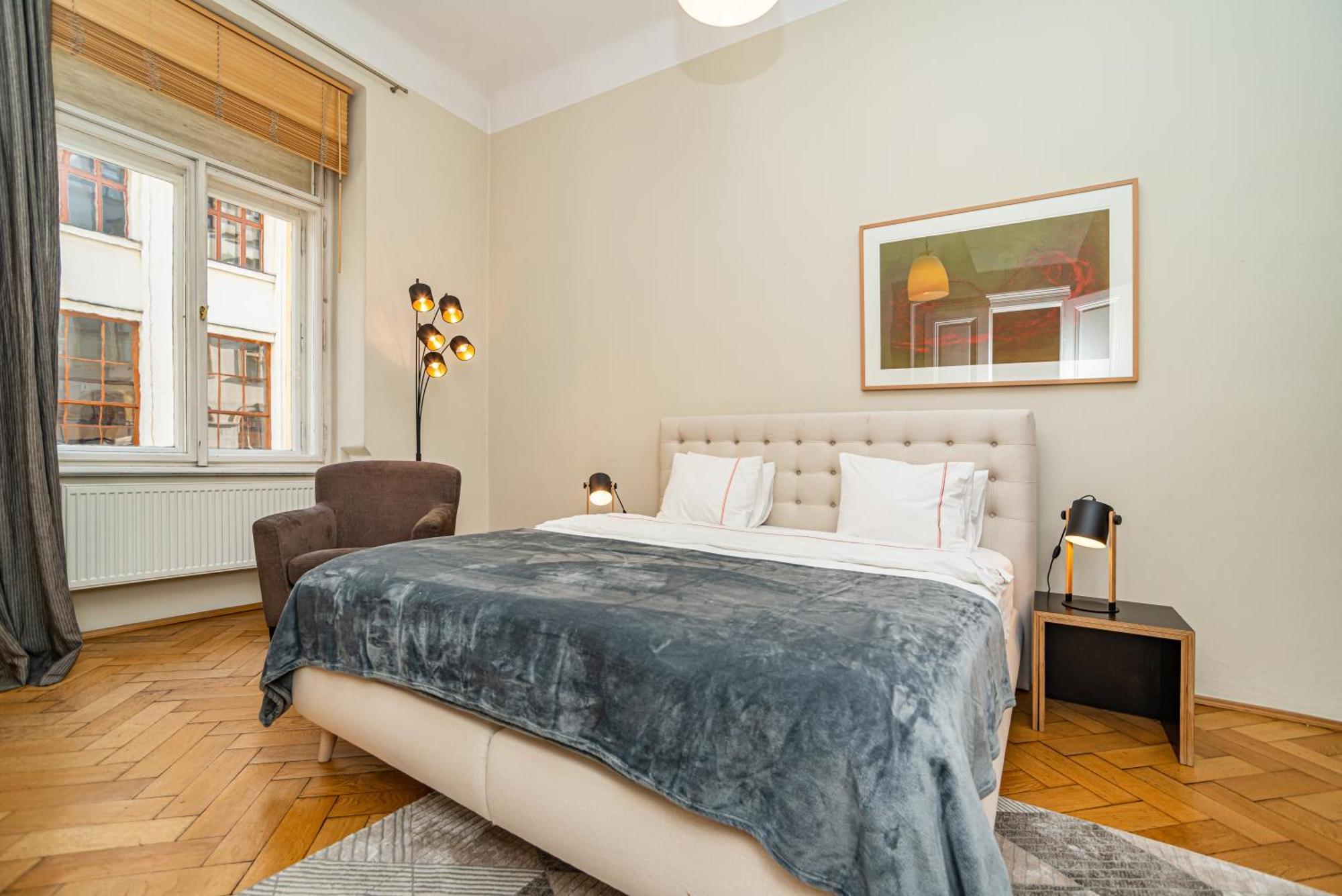 Large And Modern Apartment In The Heart Of Прага Экстерьер фото