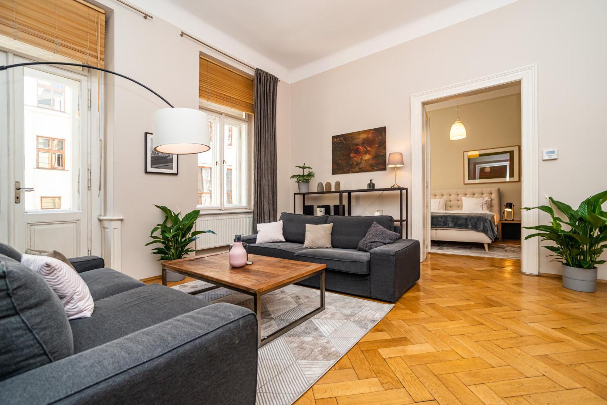 Large And Modern Apartment In The Heart Of Прага Экстерьер фото