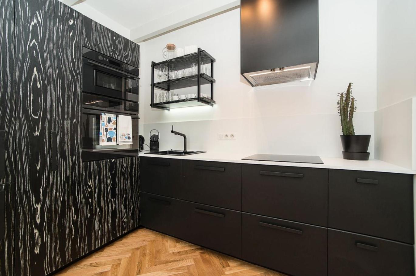 Large And Modern Apartment In The Heart Of Прага Экстерьер фото