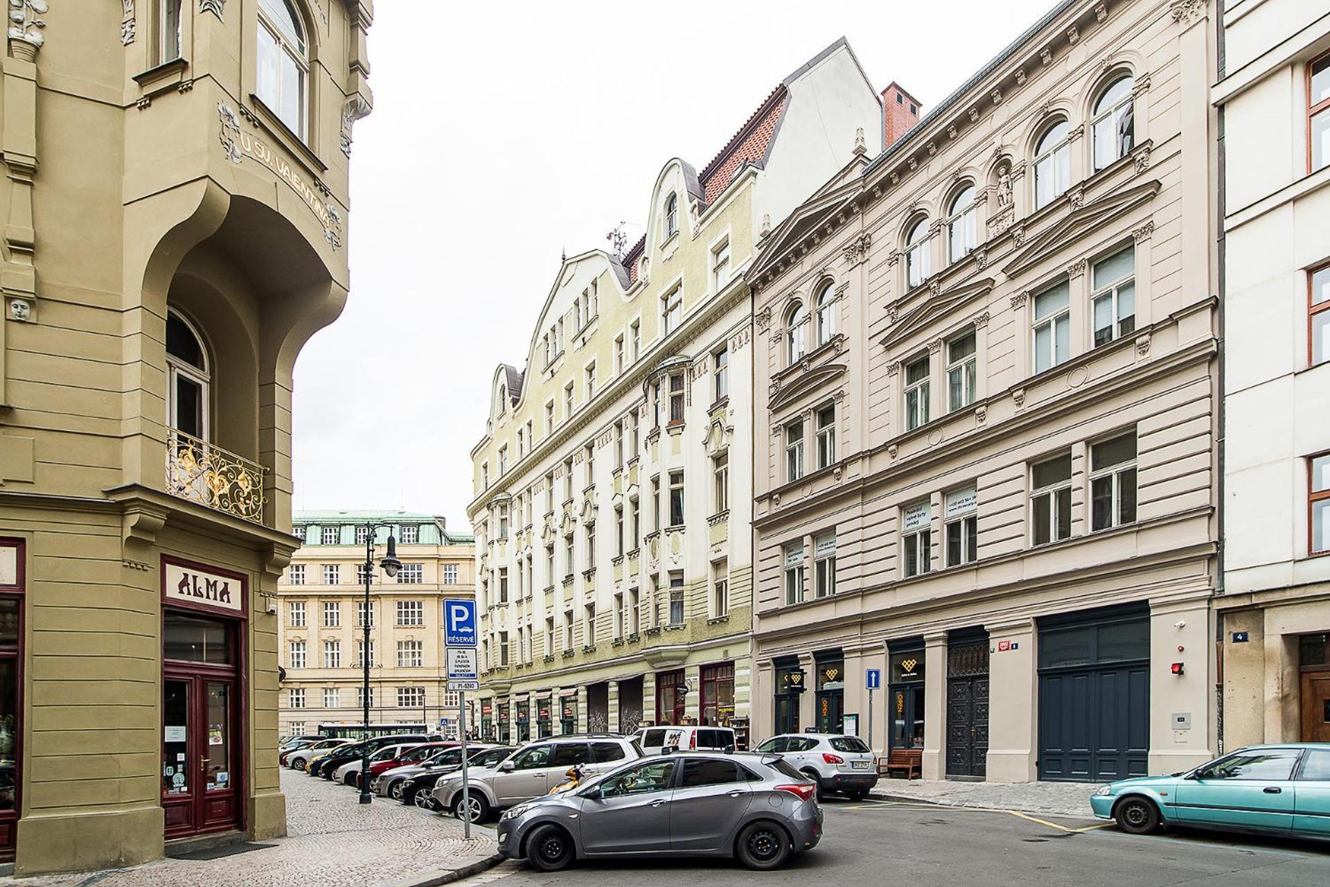 Large And Modern Apartment In The Heart Of Прага Экстерьер фото